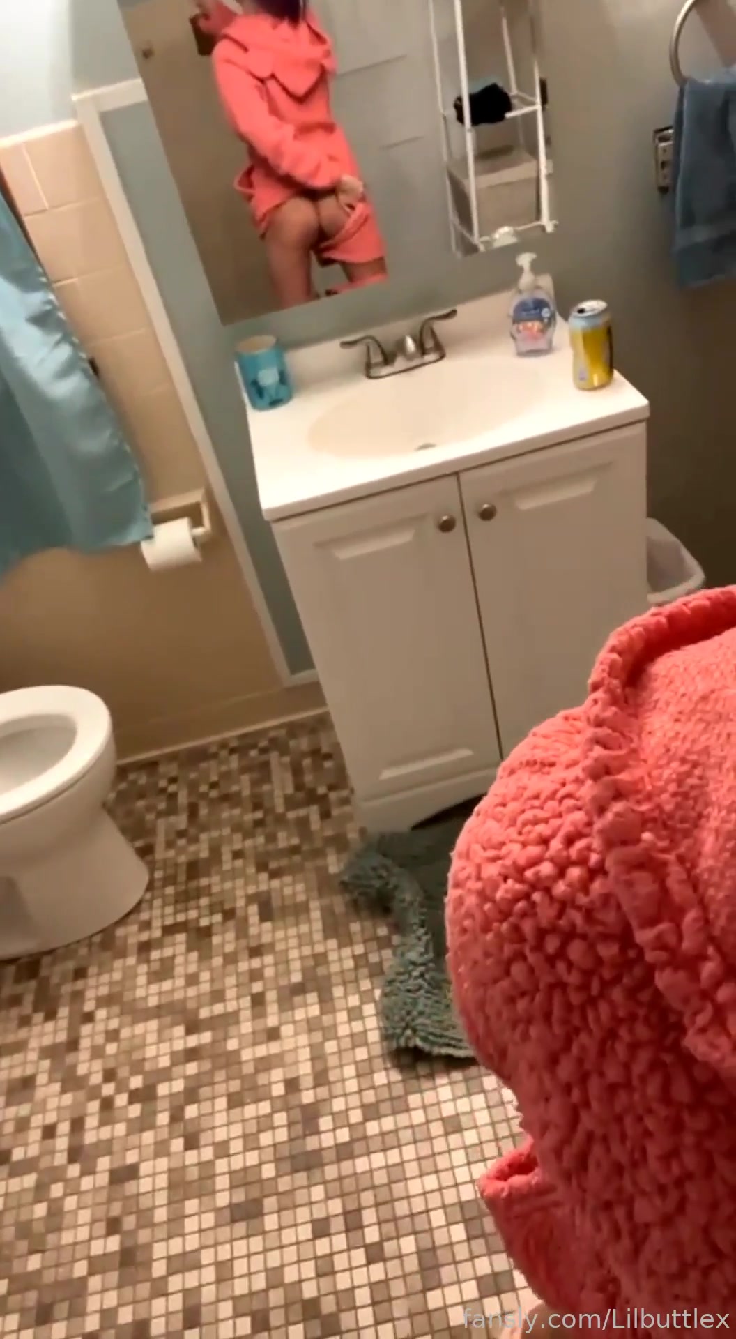 I Woke Up Very Hungover This Morning At The Airbnb I Stayed At Last Night With My Vanilla Friends