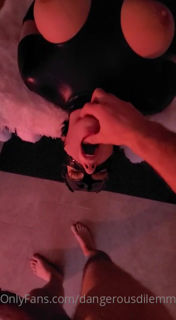 Catwomen Upside Down Facefuck