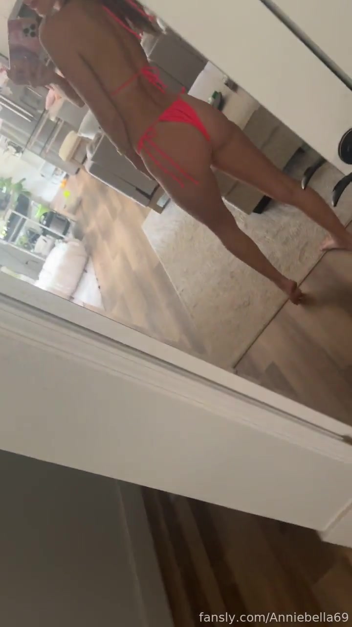 #MILF #Brunette #Pee #Piss #Fun #Sexy #Young