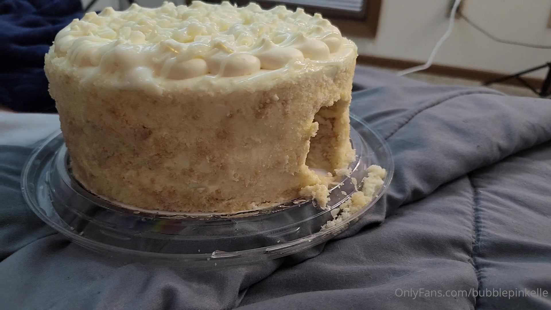 Wanna See Me Add Extra Cream To A Cake? I Have 7-Minute Cake