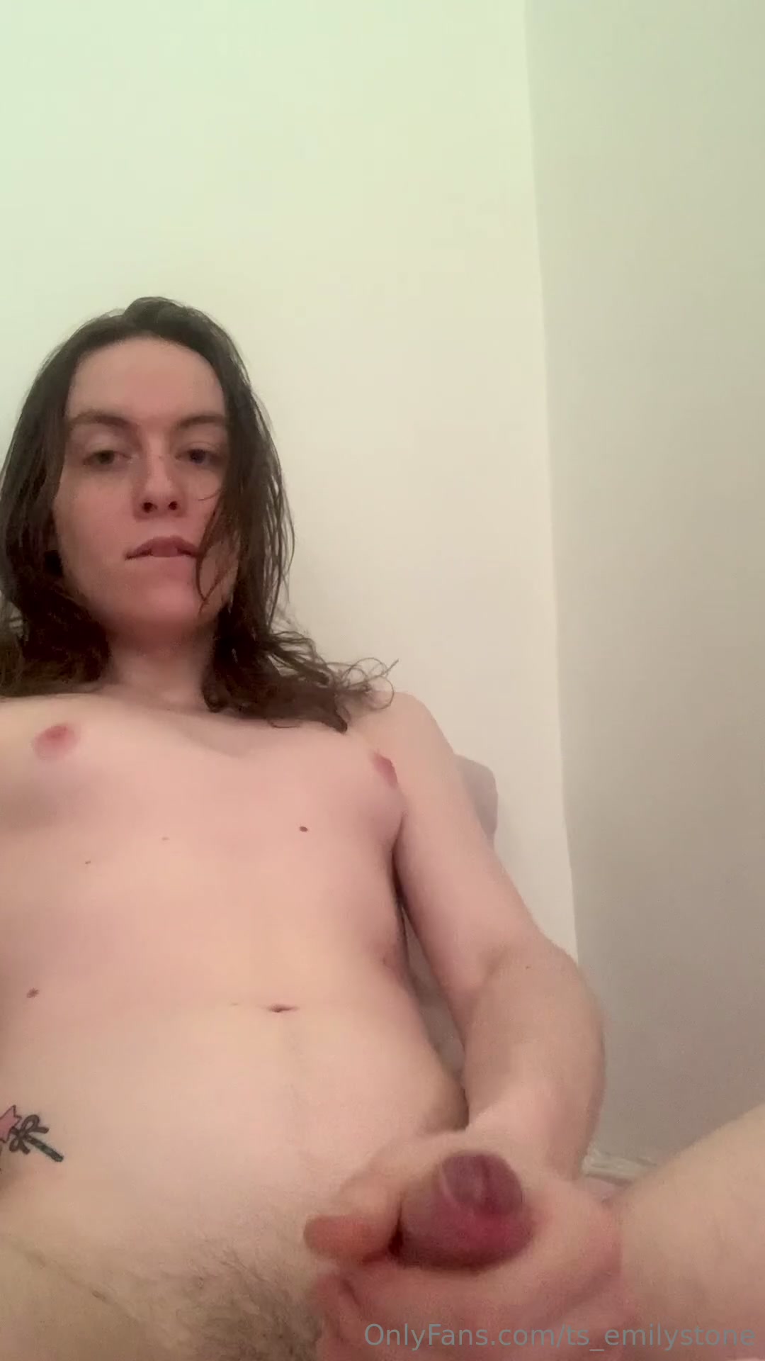 Who Doesnt Like A Quick Jerking Off In The Morning ;3