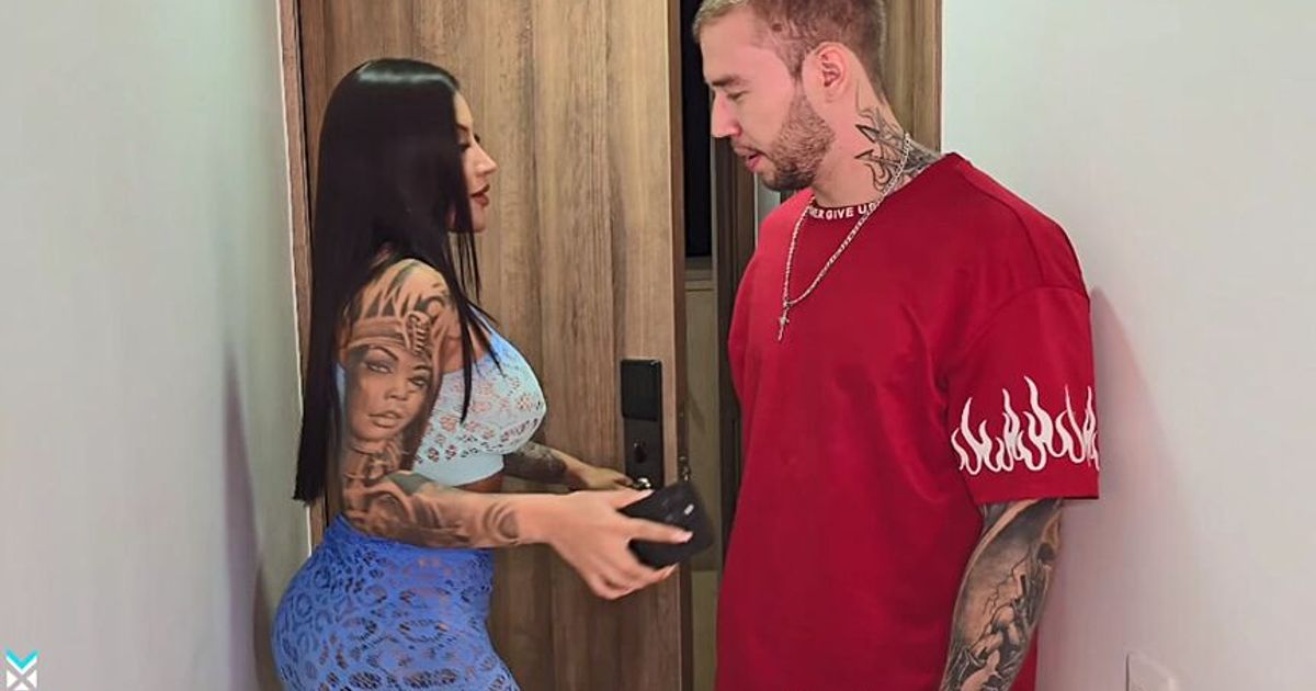 Technician Who Fixes My Cell Phone Gives Me His Cum In My Pussy - Mariana Martix & Brian Evans