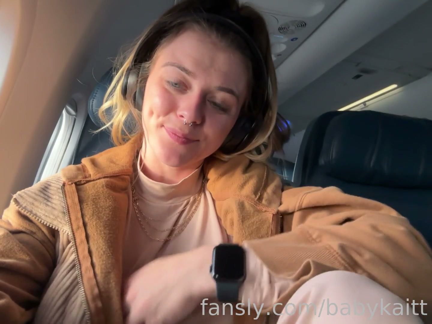 I Hope One Day I Can Join The Mile High Club But For Now I'll Just Keep Flashing On The Planes 3/3